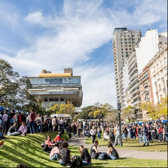 Vuelve la feria de usados para encontrar libros buenos, bonitos y baratos (y algunas joyas)