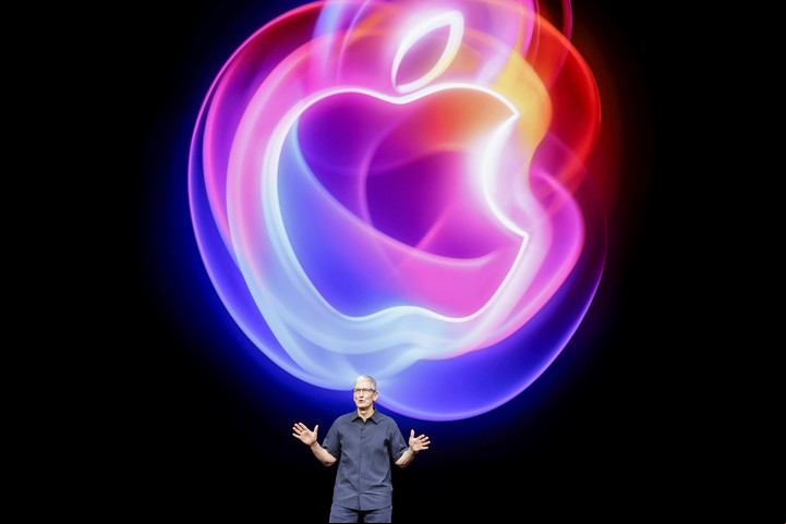 Tim Cook, el CEO de Apple, durante la presentación. (Foto: EFE)