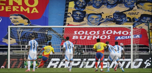 Argentina vs. Colombia por las Eliminatorias, EN VIVO: sin Messi, la Selección cayó en Barranquilla por un cabezazo y un penal de VAR