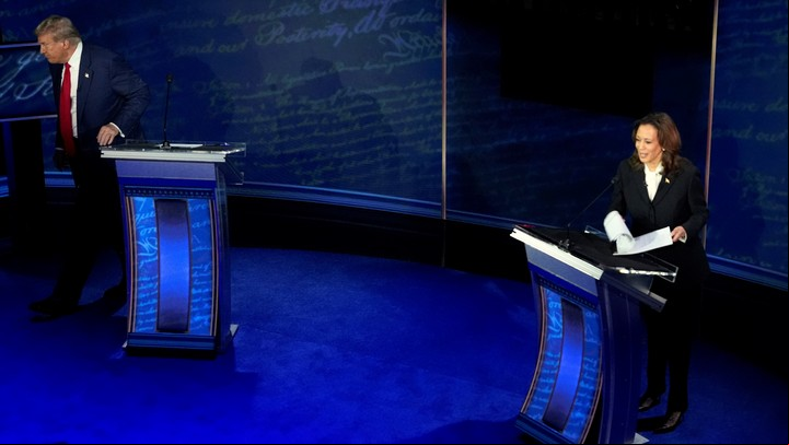 Terminó el debate y Donald Trump y
Kamala Harris toman distancia para saludar a sus equipos. Foto AP