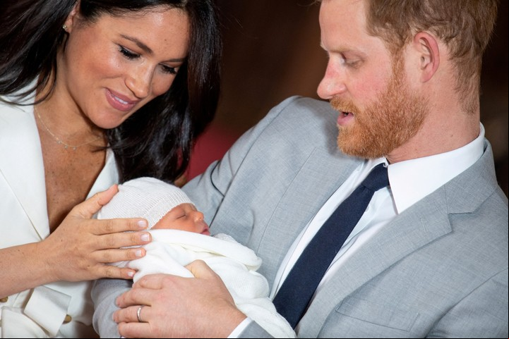 Harry y Meghan, con su bebé, en una imagen de 2019. Foto: Reuters