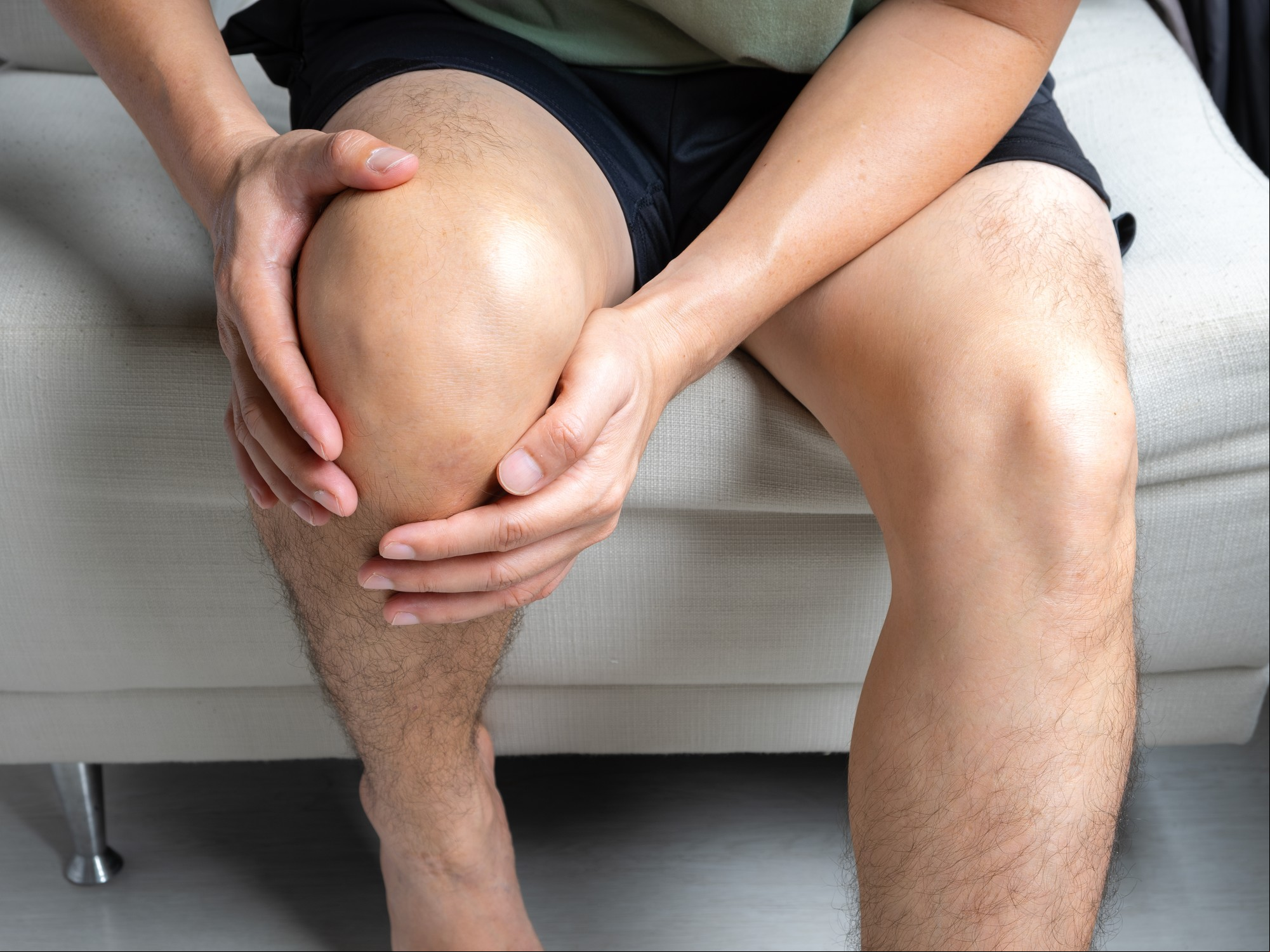 Cuando se sobrecarga debido a movimientos repetitivos, la banda iliotibial puede irritarse provocando inflamación y dolor. Foto: Shutterstock