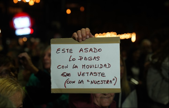 Así está la puerta de la Quinta de Olivos, a minutos del asado de Milei con diputados. Foto Marcelo Carroll