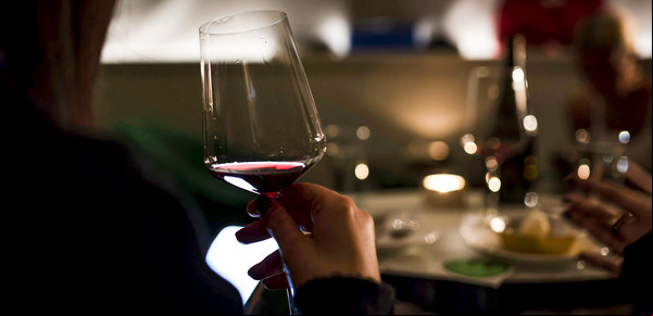 El reciente aumento de ciertos cánceres en menores de 50 podría estar ligado al consumo de alcohol