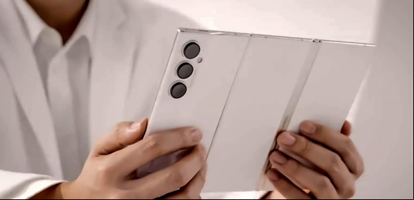 Celulares con tres pantallas, la última tendencia: cuáles son los nuevos plegables "trifold"