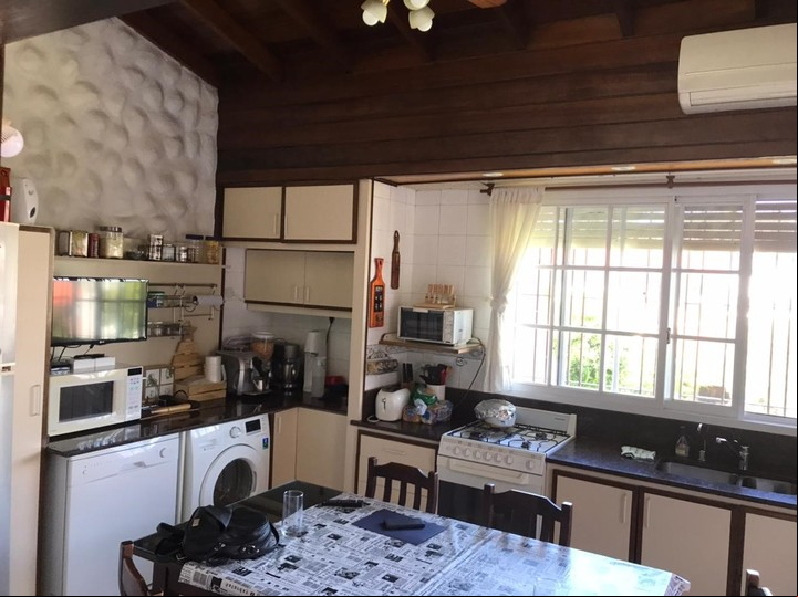 Una cocina de los 70 en Vicente López fue el desafío para Saumell Echeverría Arquitectos.