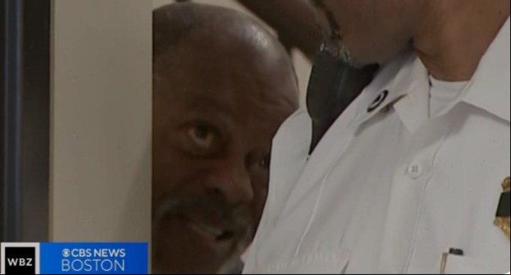 James Holloman, de 65 años, está acusado del crimen (CBS News).