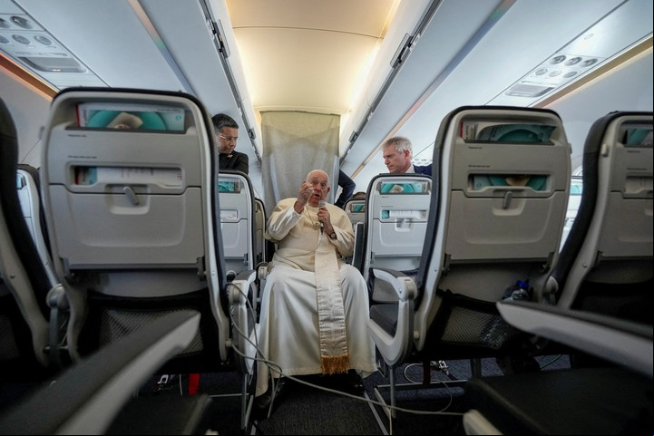 El papa dijo que el rey Balduino había tenido el "coraje" de negarse a firmar la despenalización del aborto. Foto Reuters