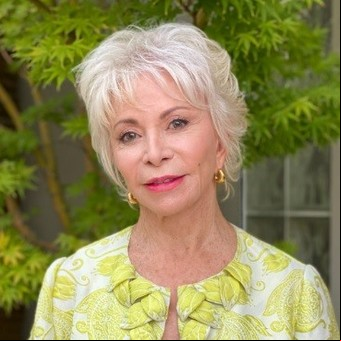 Los hermanos Larraín y Gabilondo harán una serie sobre una novela de Isabel Allende