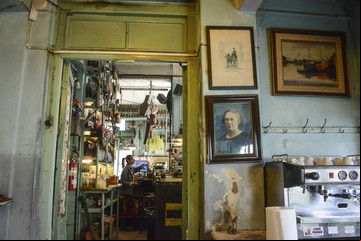 Fundado hace más de 100 años, este restaurante combina la tradición italiana con el sabor de la auténtica cocina argentina