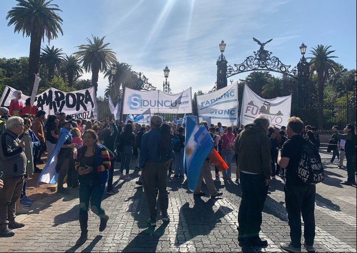Marcha universitaria en Mendoza.