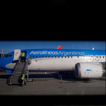 La privatización de Aerolíneas Argentinas: "Si la ley no pasa, se la vamos a entregar a los empleados", anticipó Javier Milei