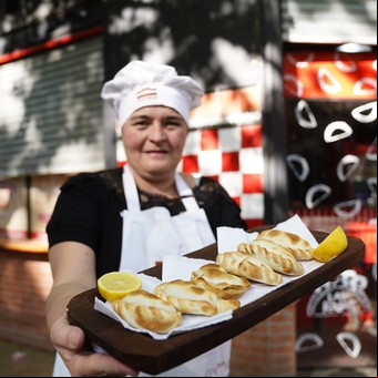 La historia de la tucumana que conquistó Buenos Aires con sus empanadas: vende hasta 3.000 docenas por semana