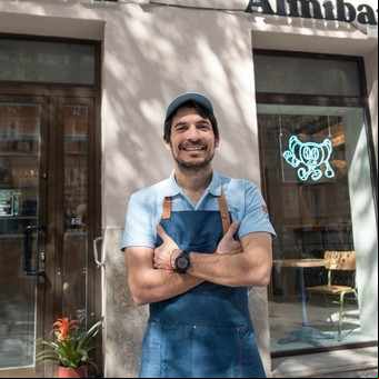 Emprender en Europa: la experiencia de un argentino que emigró y creó su empresa de medialunas 