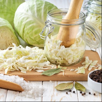 Cómo consumir chucrut para reducir la inflamación y lograr una panza chata: la receta saludable
