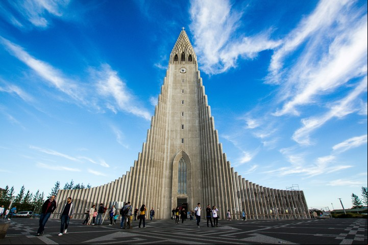 La variedad de empleos en Islandia incluye desde turismo hasta construcción, lo que ofrece múltiples oportunidades a quienes buscan trabajo. Foto: Unsplash.