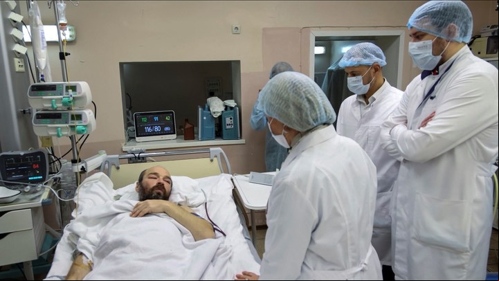 Los médicos dijeron que Pichugin estaba deshidratado y sufría de hipotermia, pero que su condición era estable (AP).