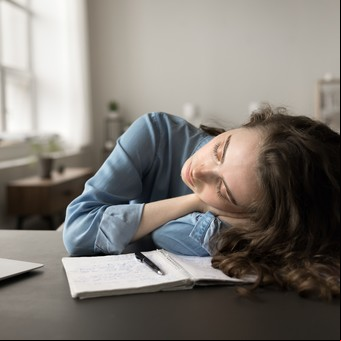 Cuáles son los 5 hábitos simples para prevenir la fatiga crónica
