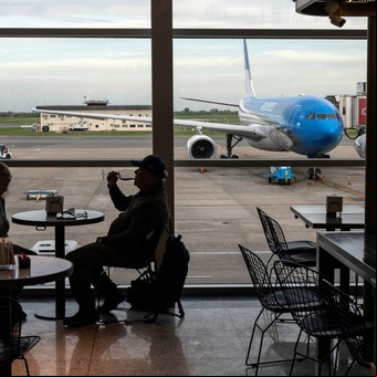 Dólar barato: en marzo viajaron 1,3 millón de turistas argentinos al exterior, casi el doble que en 2024
