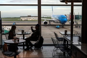 Dólar barato: en marzo viajaron 1,3 millón de turistas argentinos al exterior, casi el doble que en 2024