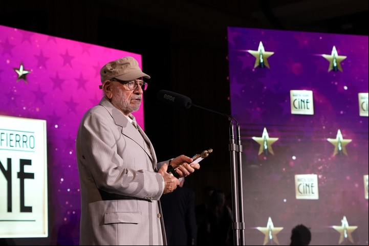 Norman Briski recibió un reconocimiento por su trayectoria en los Martín Fierro Cine y Series 2024, y se despachó con un discurso con ribetes políticos. Foto: Prensa