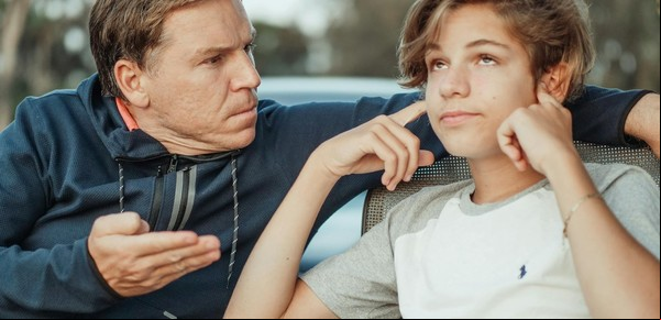 Cómo ayudar a los adolescentes ansiosos a sentirse seguros y tranquilos: consejos prácticos para padres 