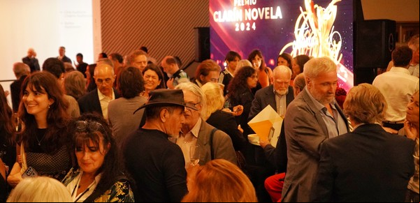 Premio Clarín Novela 2024: arrancó la gala en el Malba y se anuncia la obra ganadora
