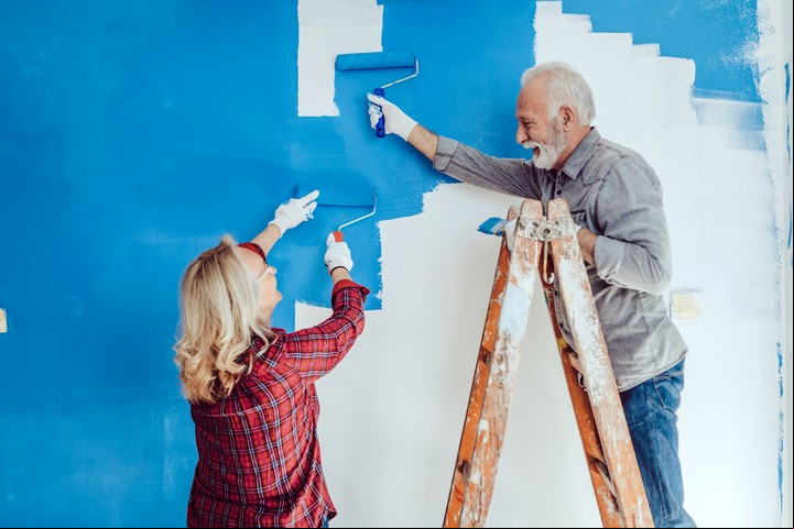 Si la casa nueva no fue pintada antes de entregarla, debemos pintarla como nuevos habitantes. Foto: ilustración Shutterstock