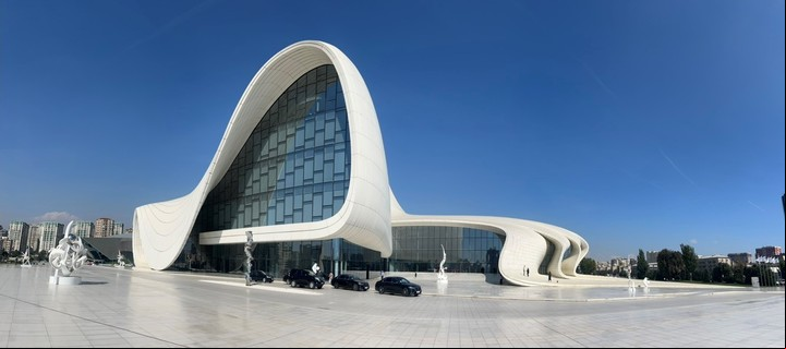 Heydar Aliyev Center, la imponente obra de Zaha Hadid. Foto Clarín