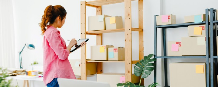 El "declutter" te permite eliminar lo innecesario y ganar tranquilidad en tu día a día. Foto: Freepik.