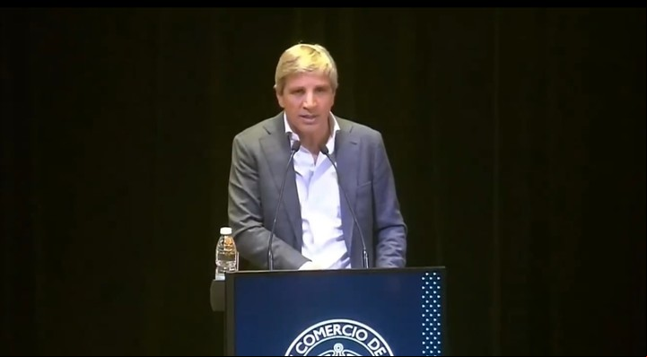 Luis Caputo adelantó que el Gobierno no planea salir del cepo cambiario en lo inmediato