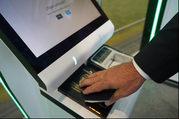 Agilizan el paso por Migraciones con un sistema que reduce al mínimo el riesgo de ingresos con pasaportes falsos