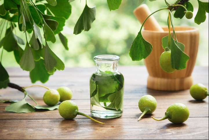 El ginkgo biloba también se utiliza para tratar esquizofrenia, fibromialgia y enfermedades cardíacas. Foto: Shutterstock.