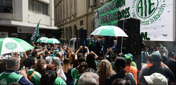 Pese a la resistencia del Gobierno, los gremios redoblan la presión por las paritarias y ya anticipan mayor conflictividad