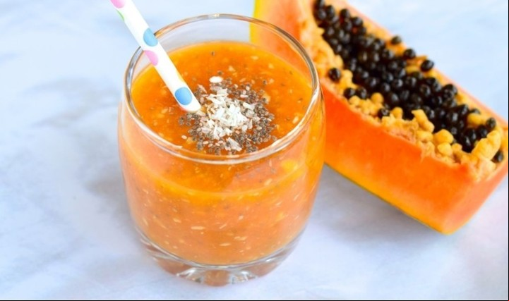 Las semillas de papaya pueden ser incorporadas de diferentes formas. Foto: Shutterstock.