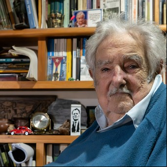 Pepe Mujica criticó con dureza a Cristina Kirchner por ponerse al frente del peronismo: "Está jodiendo ahí. ¡Cómo les cuesta largar el pastel!"