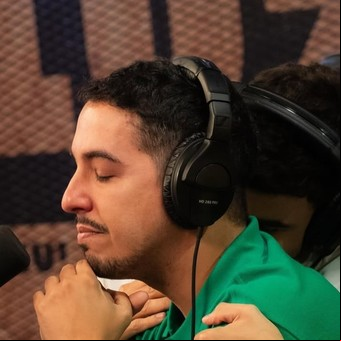 Nacho Elizalde quebró en llanto al comunicar su salida de LUZU TV: la reacción de sus compañeros