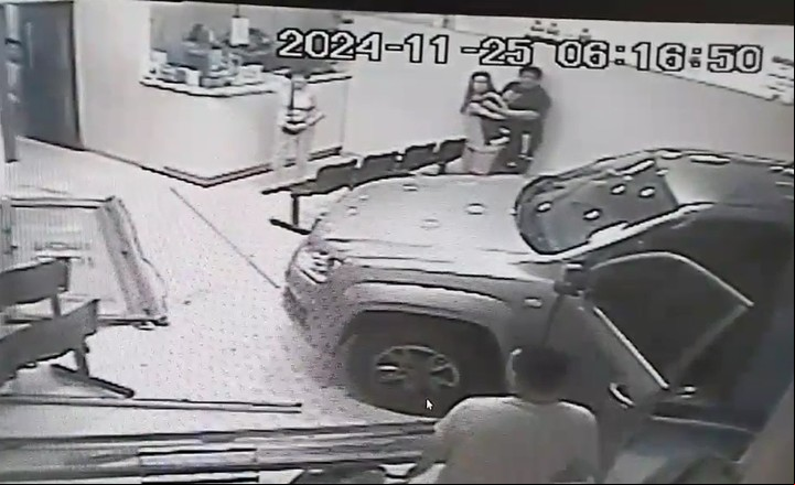 En 2024, Rubén Darío Mangoni (39) embistió con su camioneta la guardia del Hospital de Boulogne porque no lo atendían. Foto: captura redes.