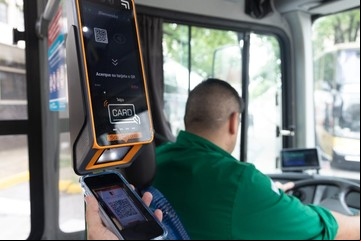 Cómo pagar el colectivo con tarjeta y con el celular, paso a paso