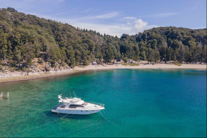 Puerto Piedras Blancas, es la nueva joya que ofrece Bariloche para poder disfrutar en verano. Foto: Emprotur (Bariloche).