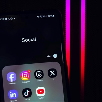 Este país les prohíbe el  a menores a las redes sociales por ley: qué nación de Latinoamérica implementó esta postura