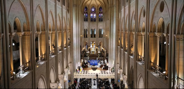 En una ceremonia histórica, con Donald Trump y sin el Papa, Notre Dame renació como el gran símbolo de París y de la iglesia sa