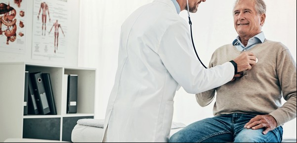 Qué cambia realmente para los médicos argentinos en el exterior tras el anuncio del Gobierno sobre sus títulos
