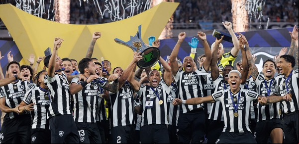 Botafogo, el rey América que llega a la final con Racing en crisis: de ganar la Libertadores, a amenazas de huelga y denuncias de vaciamiento