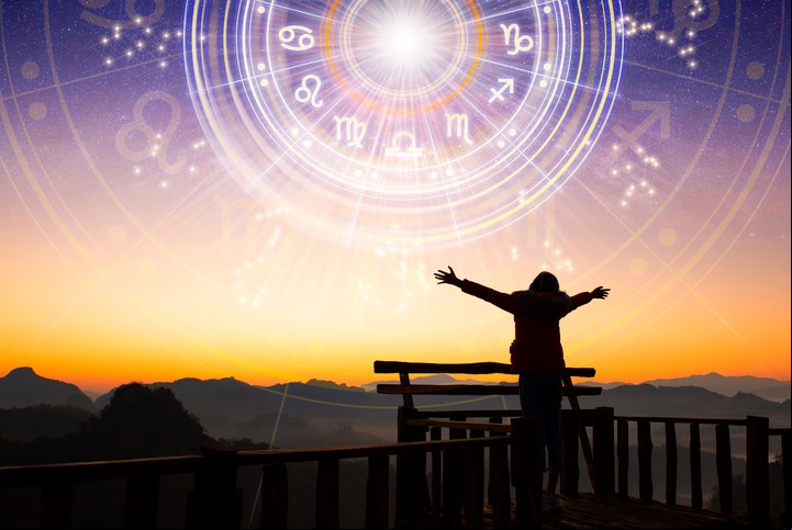 Los avances y las retrogradaciones de Neptuno y Saturno sumarán una energía en constante cambio. Foto ilustración Shutterstock