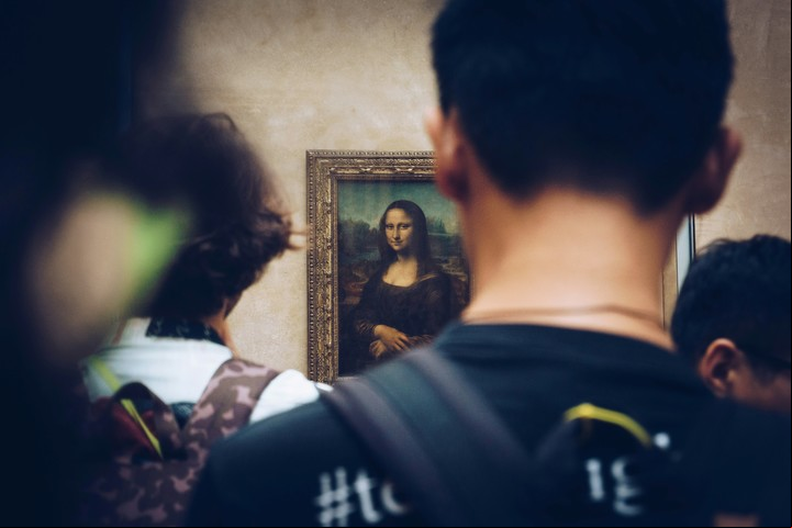 El hábito de contemplar arte regularmente puede ser un aliado en la prevención del Alzheimer. Foto: Unsplash.