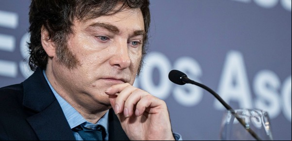 Antes del debate en el Senado, Javier Milei habló del caso Kueider: "Si es un corrupto lo tienen que echar a patadas en el culo"