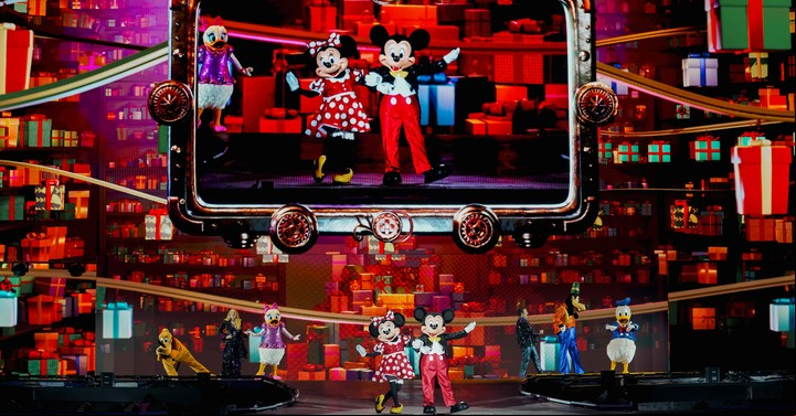 Minnie, Mickey y el "Centro de distribución de Deseos y sueños".