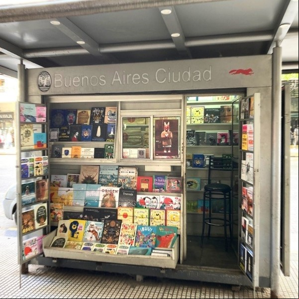 Callao 660. El kiosco de Libros del Zorro Rojo. Foto: Libros del Zorro Rojo
