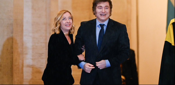 Javier Milei en Italia, EN VIVO: abrazo, risas y foto con Karina, en el nuevo encuentro del Presidente con Giorgia Meloni